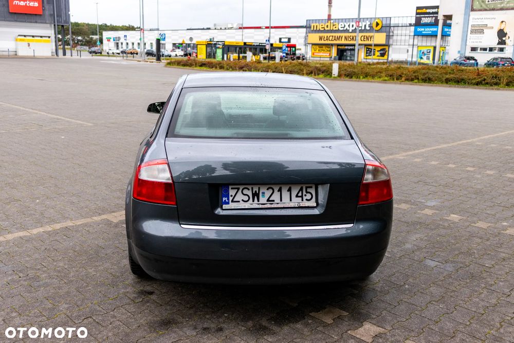 Audi A4 Limousine - 4