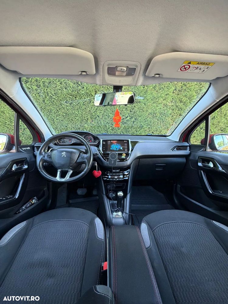 Peugeot 208 - 11