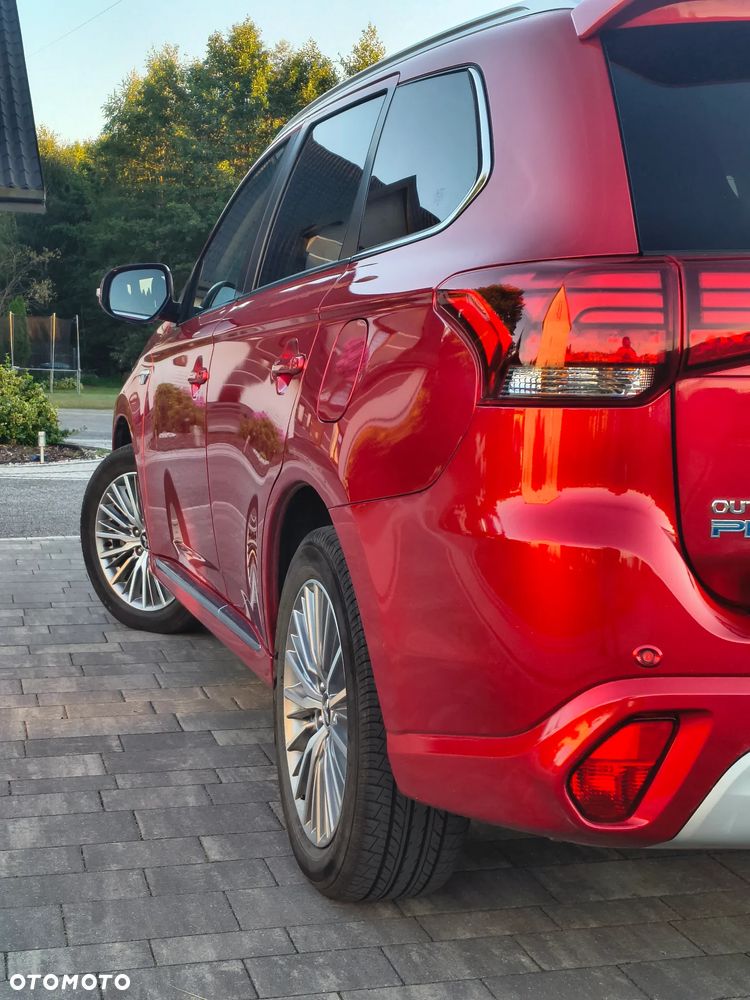 Mitsubishi Outlander - 2
