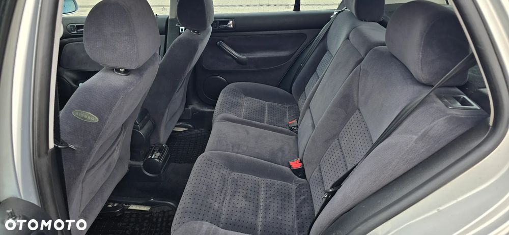 Volkswagen Golf 1.9 TDI Highline - 15