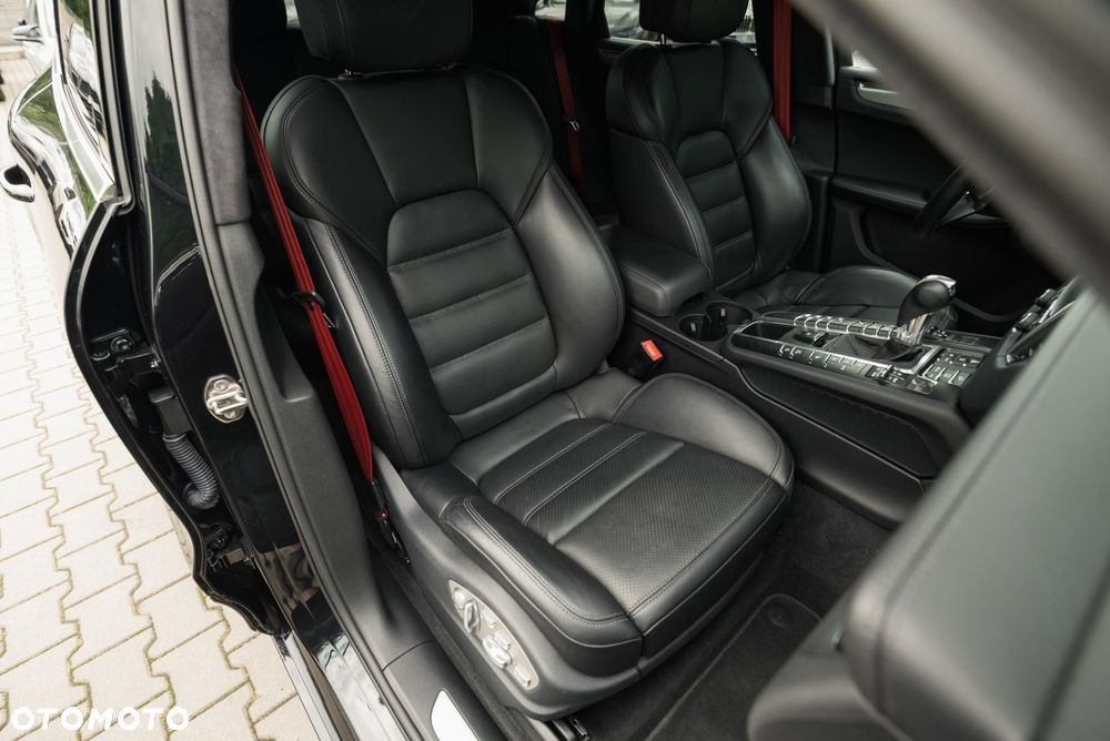 Porsche Macan Turbo - 15