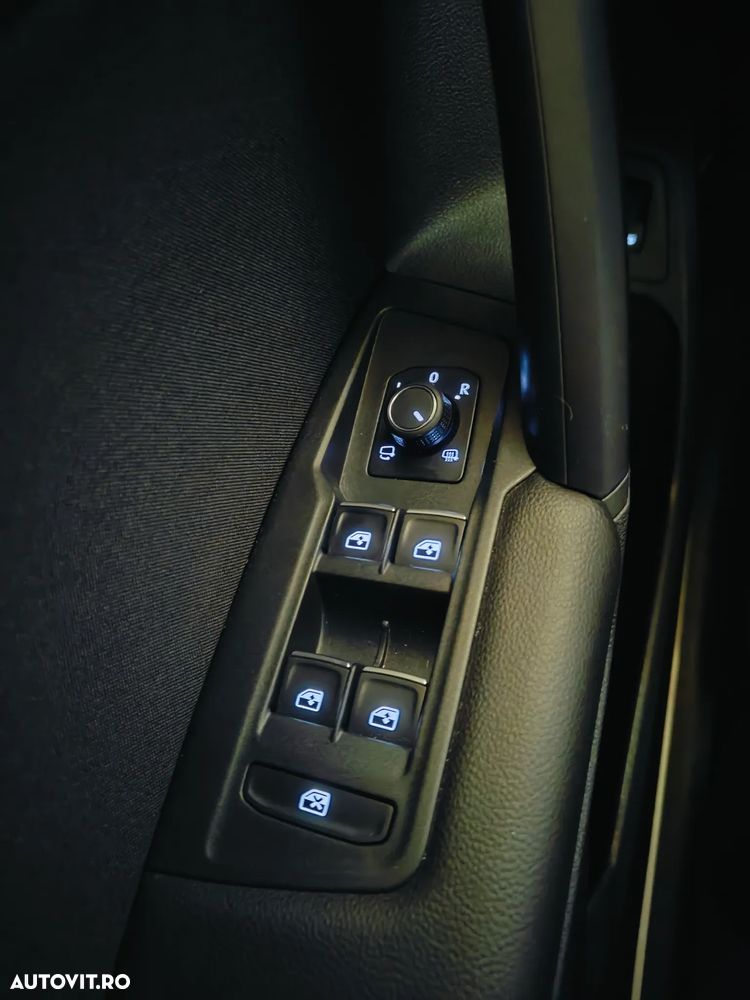 Volkswagen Tiguan - 36