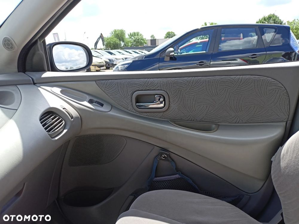 Nissan Almera - 12