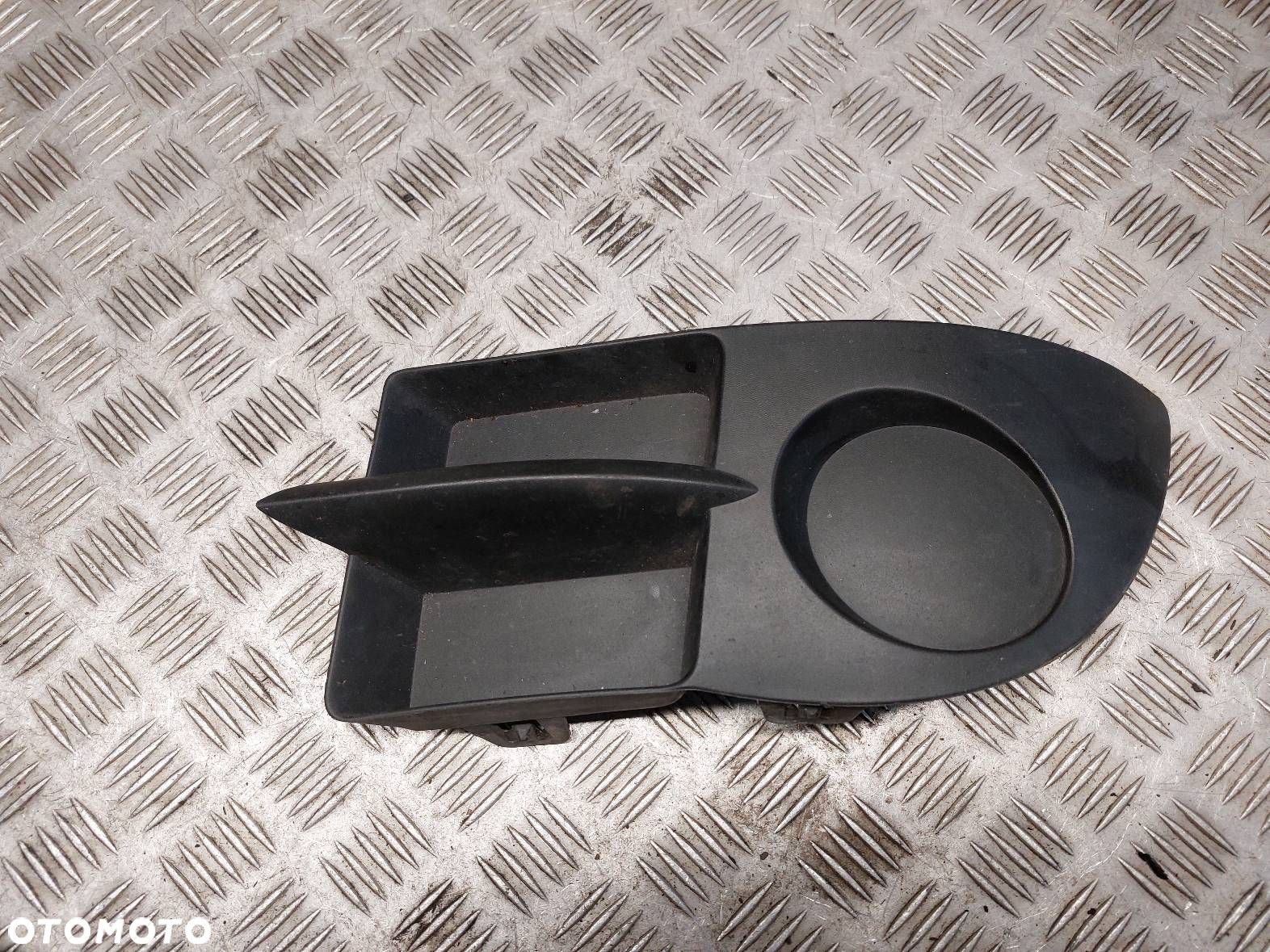 KRATKA ZDERZAKA PRZÓD LEWA  CLIO II Phase IV 8200445991 - 1