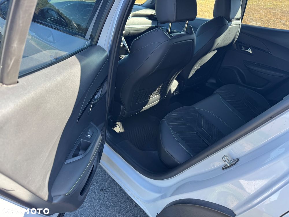 Peugeot 2008 PureTech 130 EAT8 GT Pack - 11
