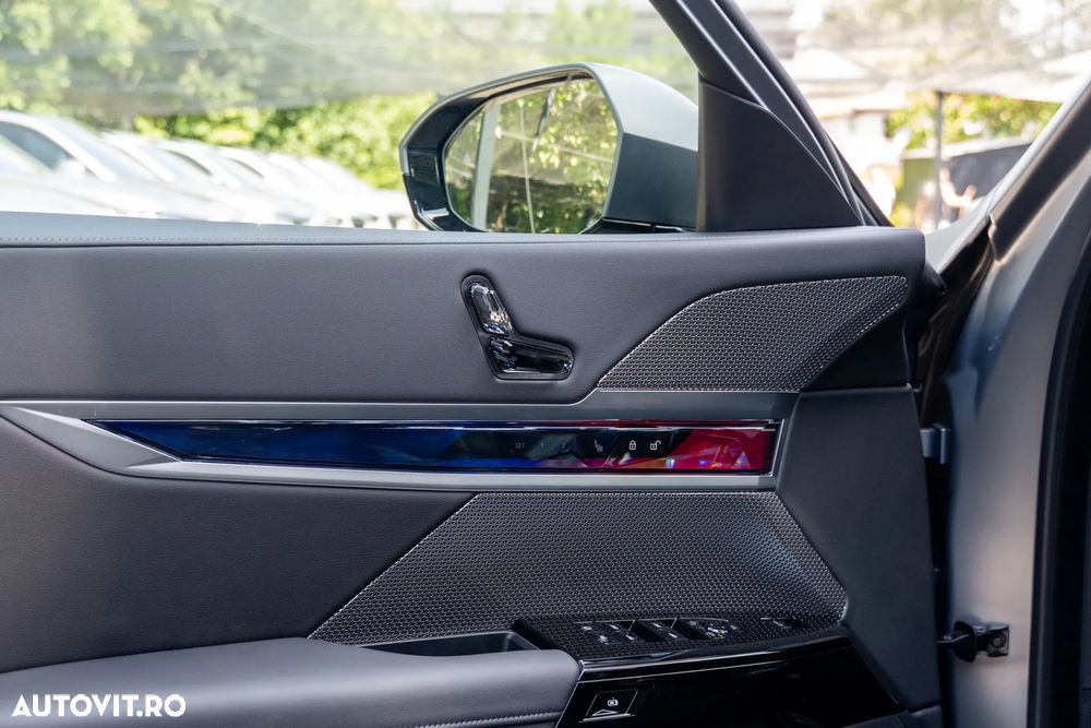 BMW Seria 7 740d xDrive MHEV - 17