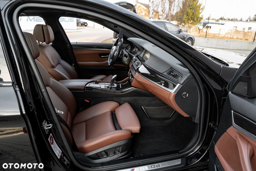 BMW Seria 5 M550d xDrive - 24