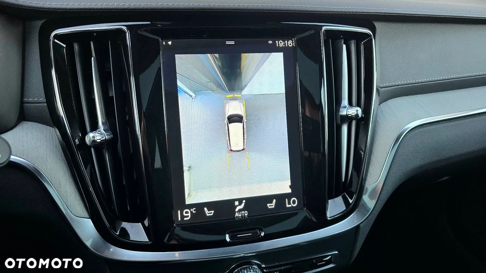 Volvo V60 Cross Country B4 D AWD Geartronic Pro - 36