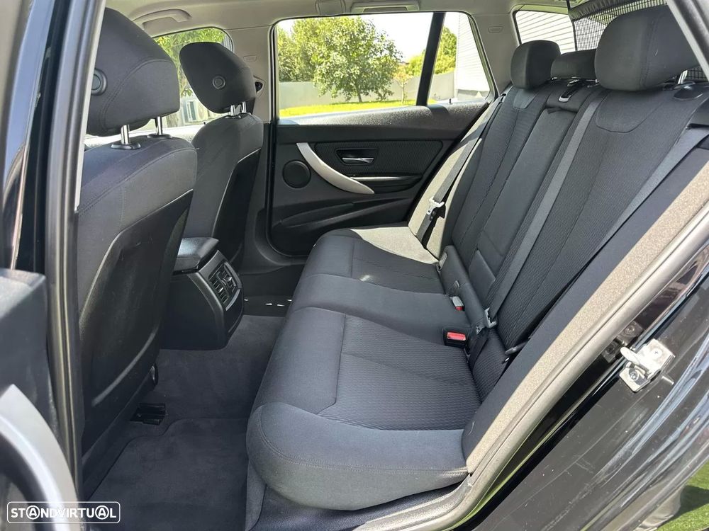 BMW 320 d Aut. Sport Line - 31