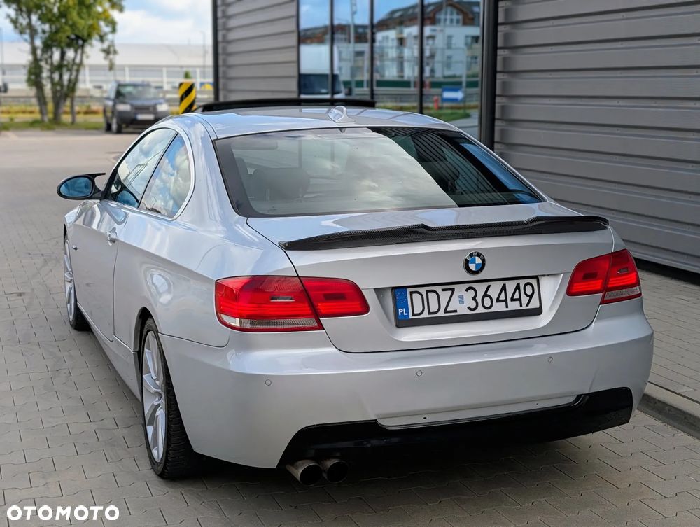 BMW Seria 3 325i M Sport Edition - 12