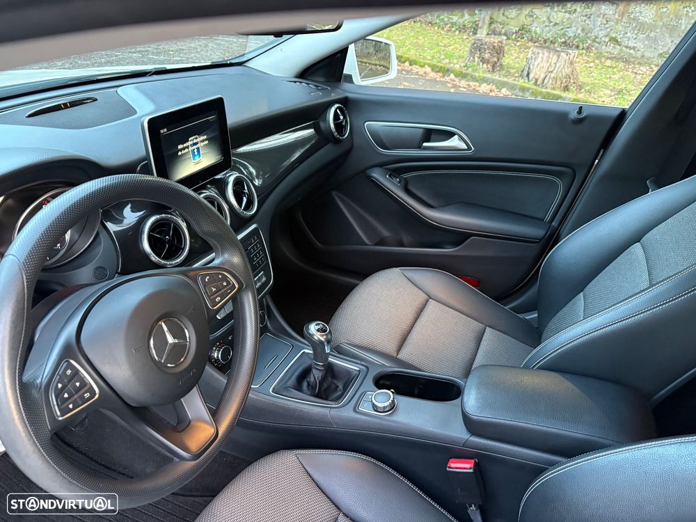 Mercedes-Benz CLA 180 d BlueEFFICIENCY Edition - 11