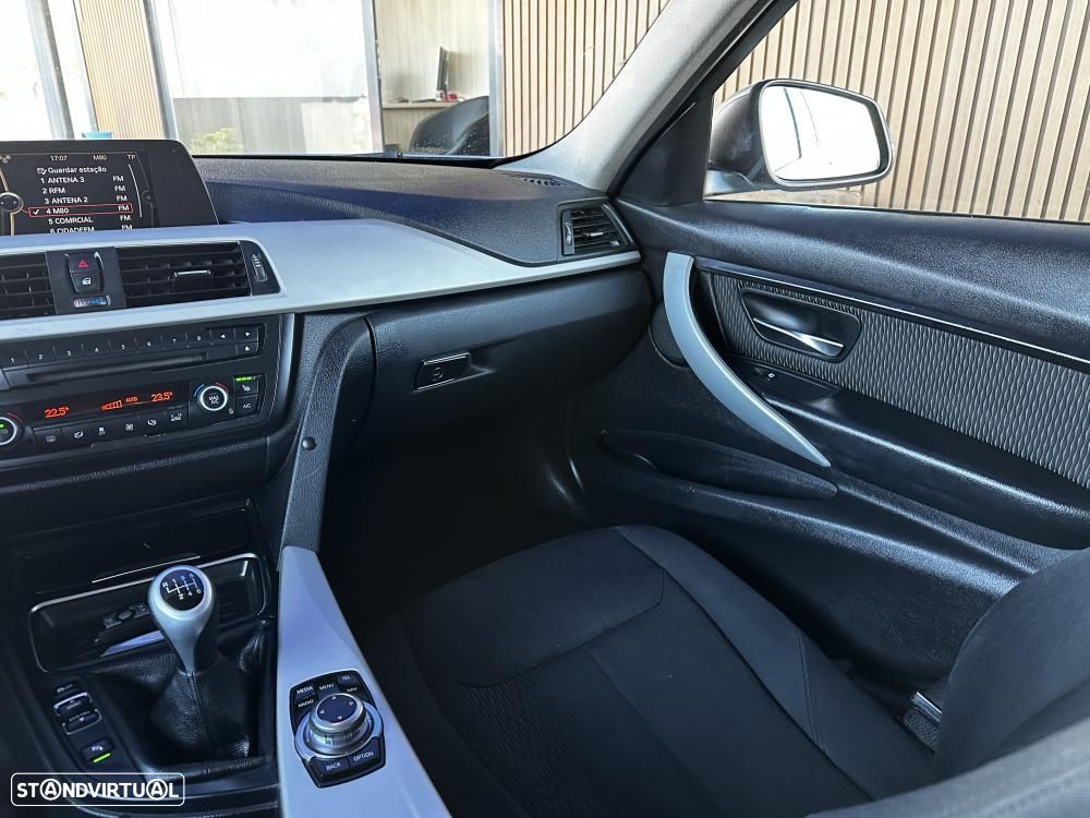 BMW 320 d Sport Line - 33