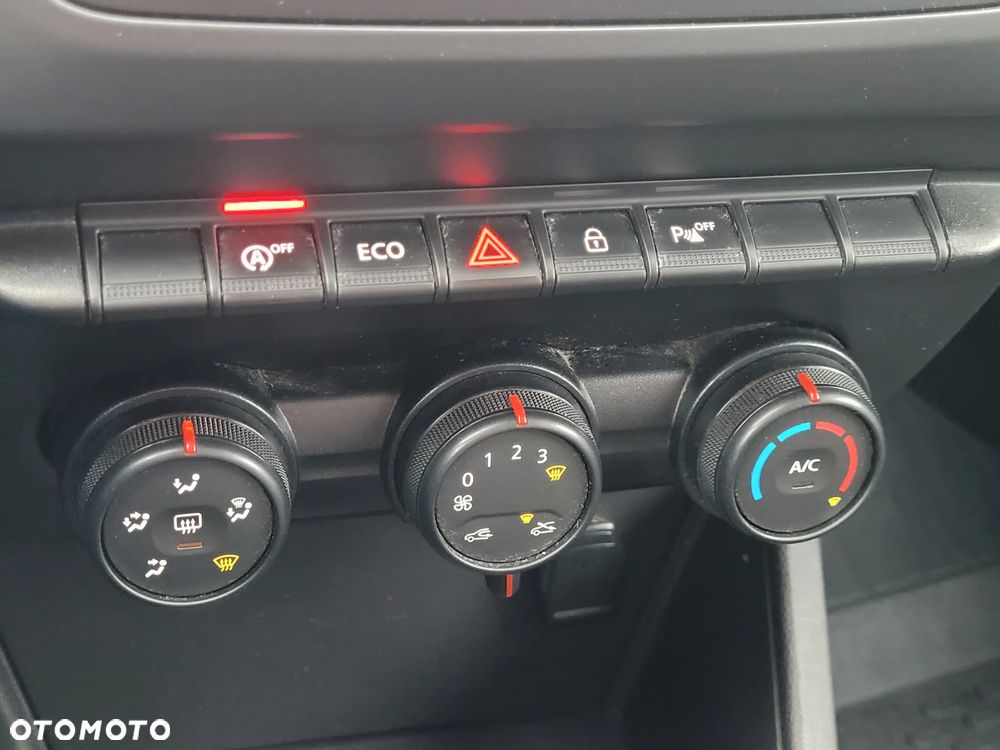 Dacia Duster 1.6 SCe Essential - 23