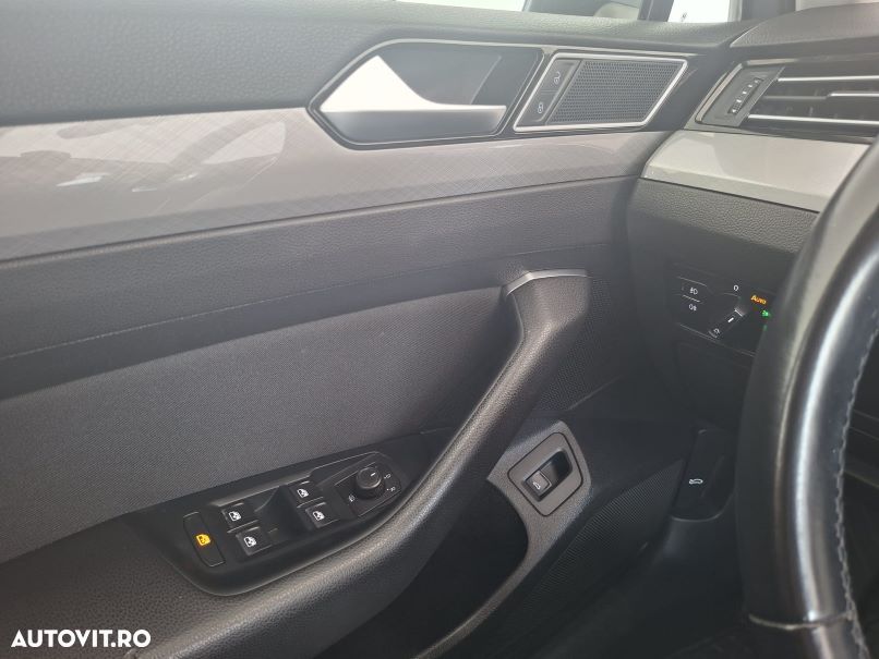 Volkswagen Passat 2.0 TDI DSG Comfortline - 19