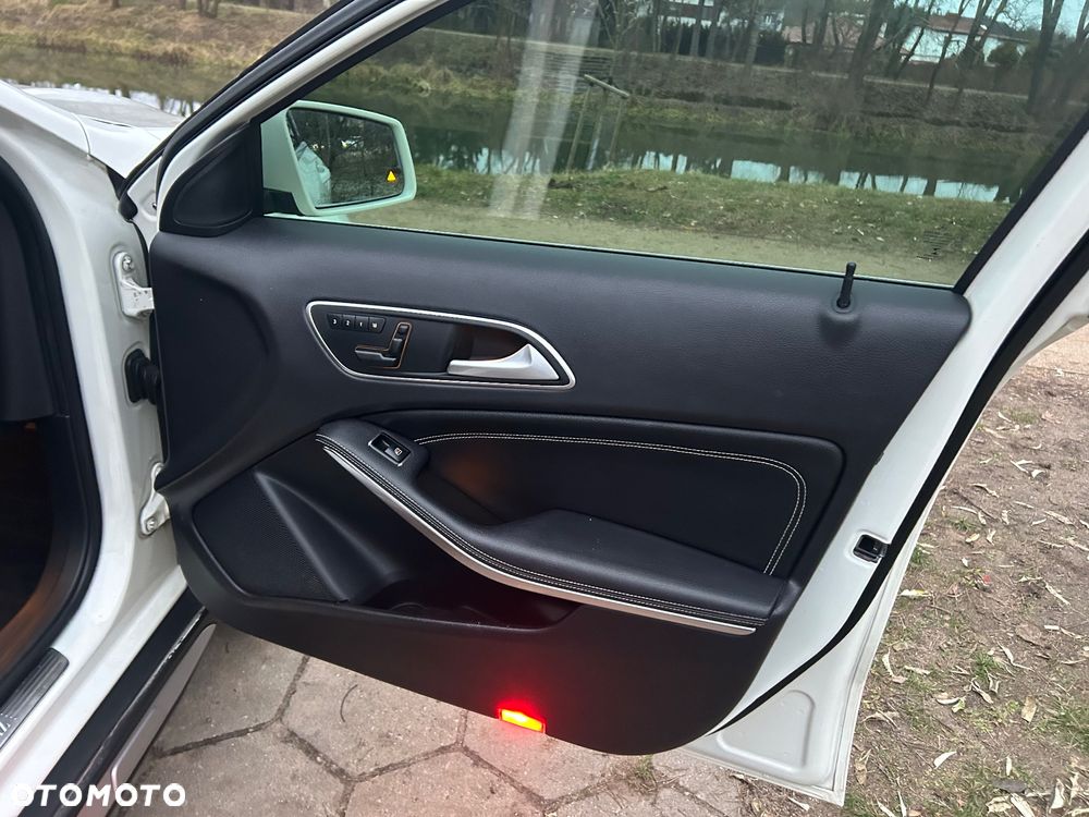 Mercedes-Benz GLA 250 4Matic 7G-DCT AMG Line - 21