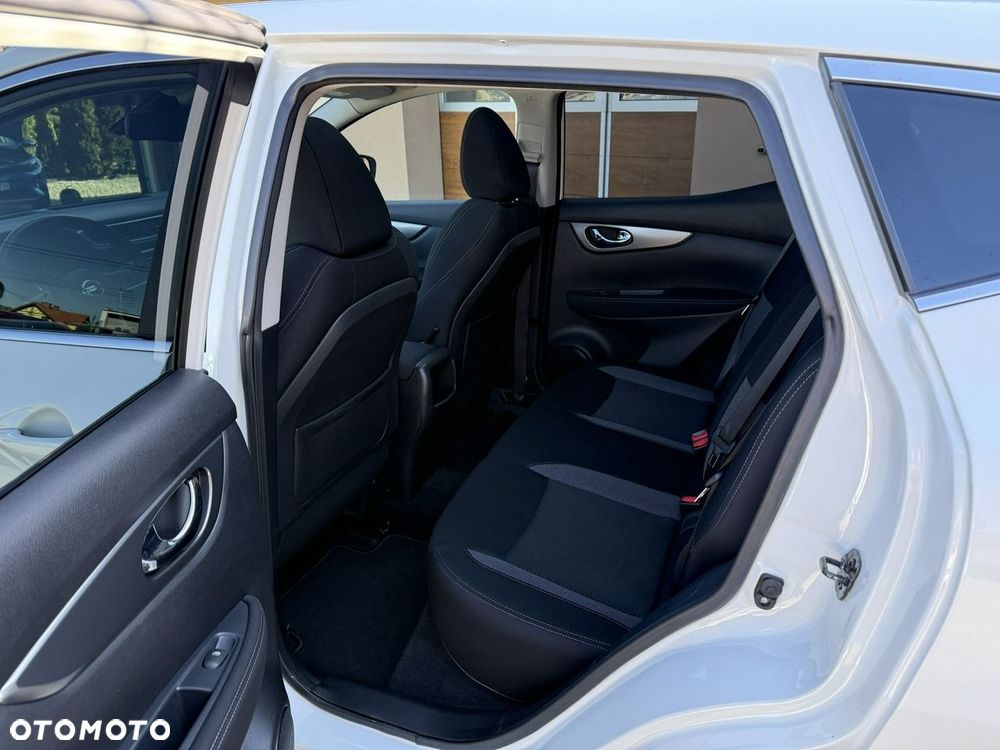 Nissan Qashqai 1.6 DIG-T N-Connecta - 24