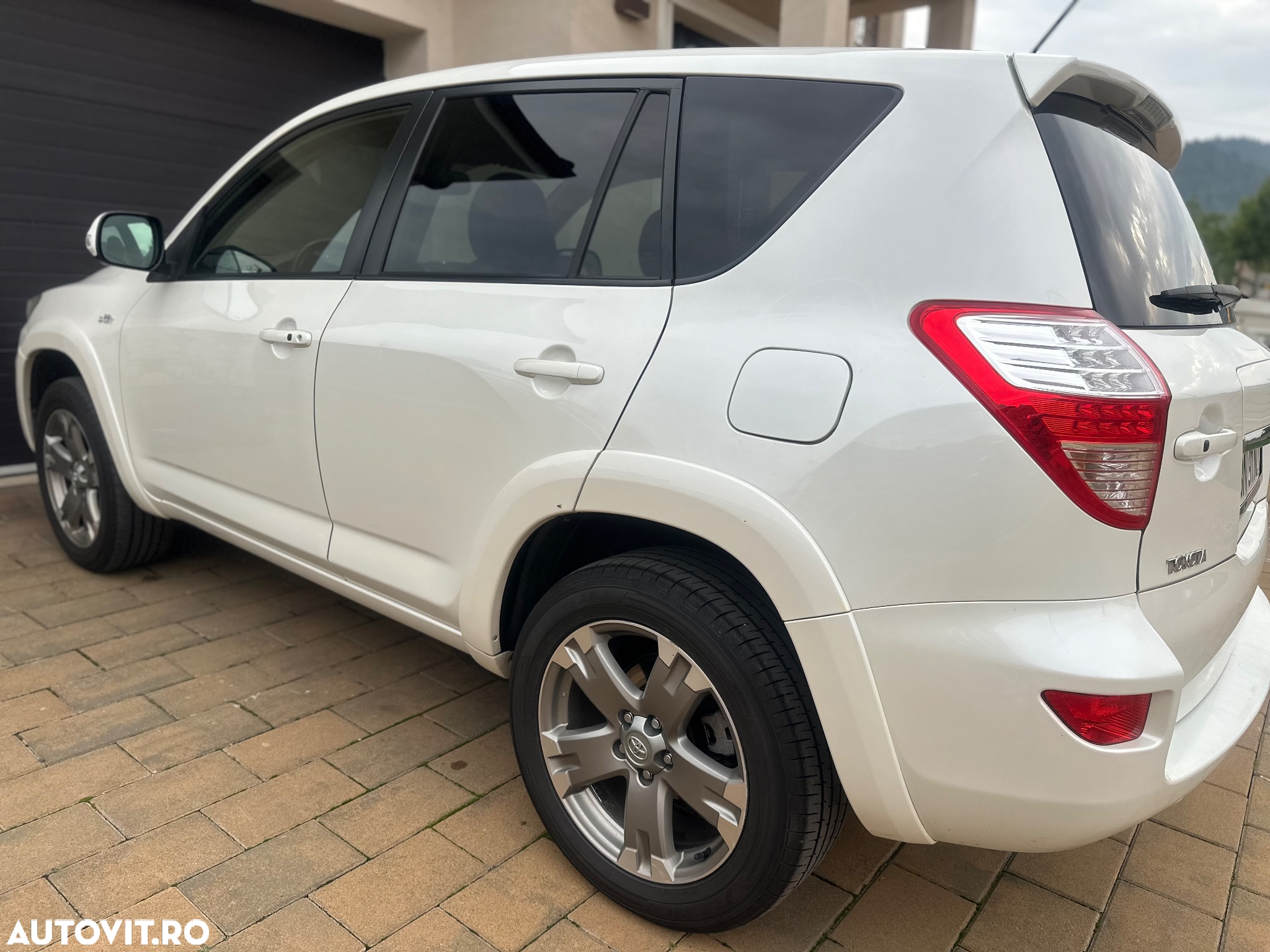 Toyota RAV4 2.2 D-4CAT 4WD Aut Luxury - 9