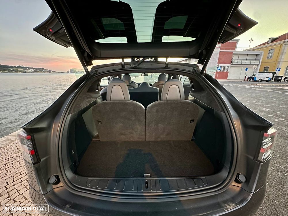 Tesla Model X - 20
