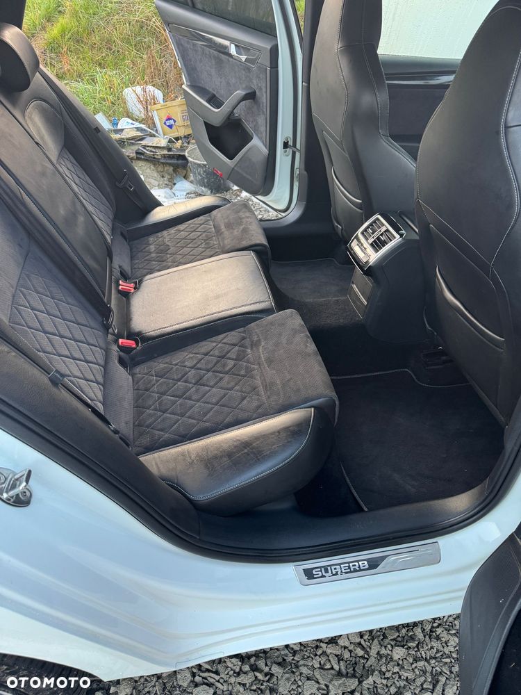 Skoda Superb 2.0 TSI 4x4 DSG SportLine - 22