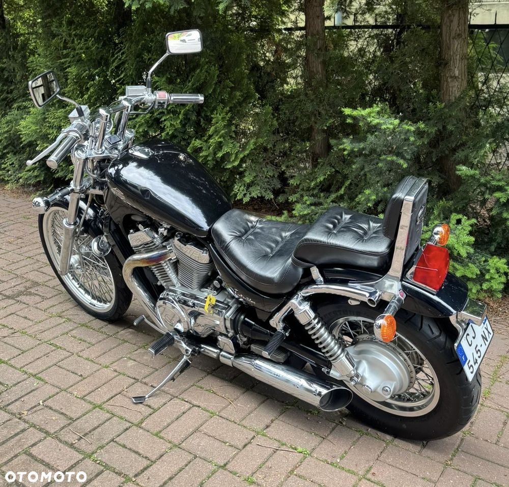 Suzuki Intruder - 10