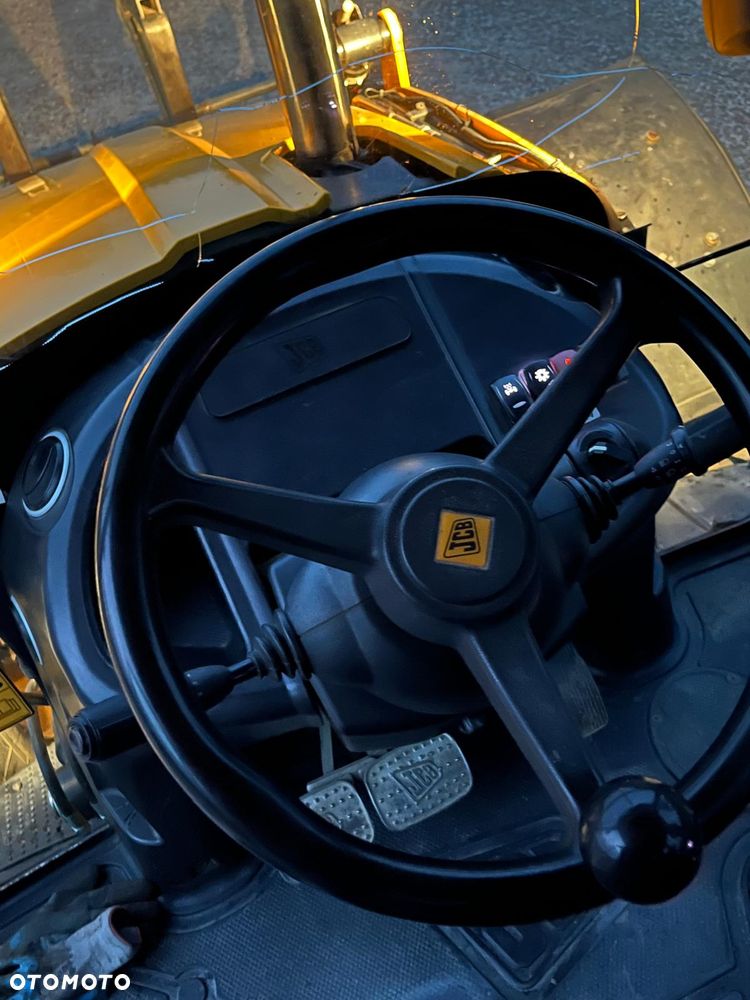 JCB 4CX - 12