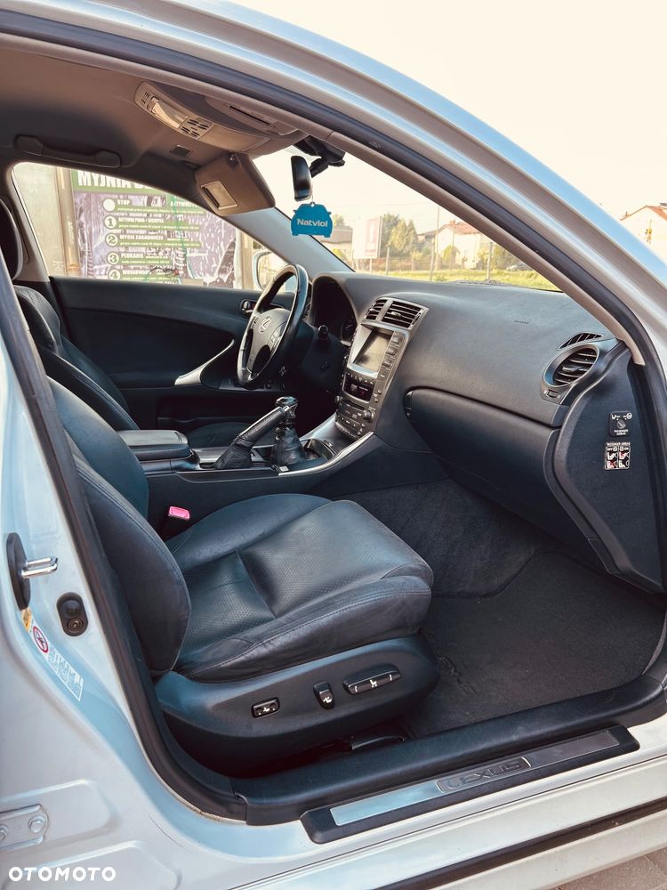 Lexus IS 220 D Prestige - 7