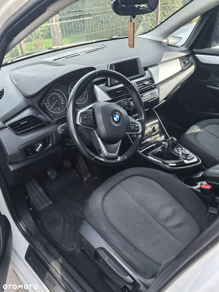 BMW Seria 2 218i - 5