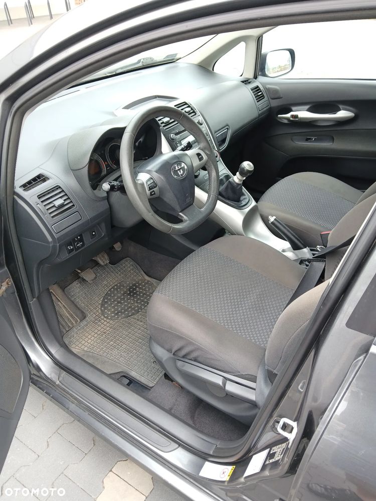 Toyota Auris 1.4 D-4D Active - 9