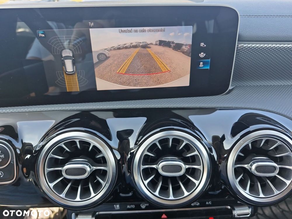 Mercedes-Benz CLA 180 Progressive 7G-DCT - 16