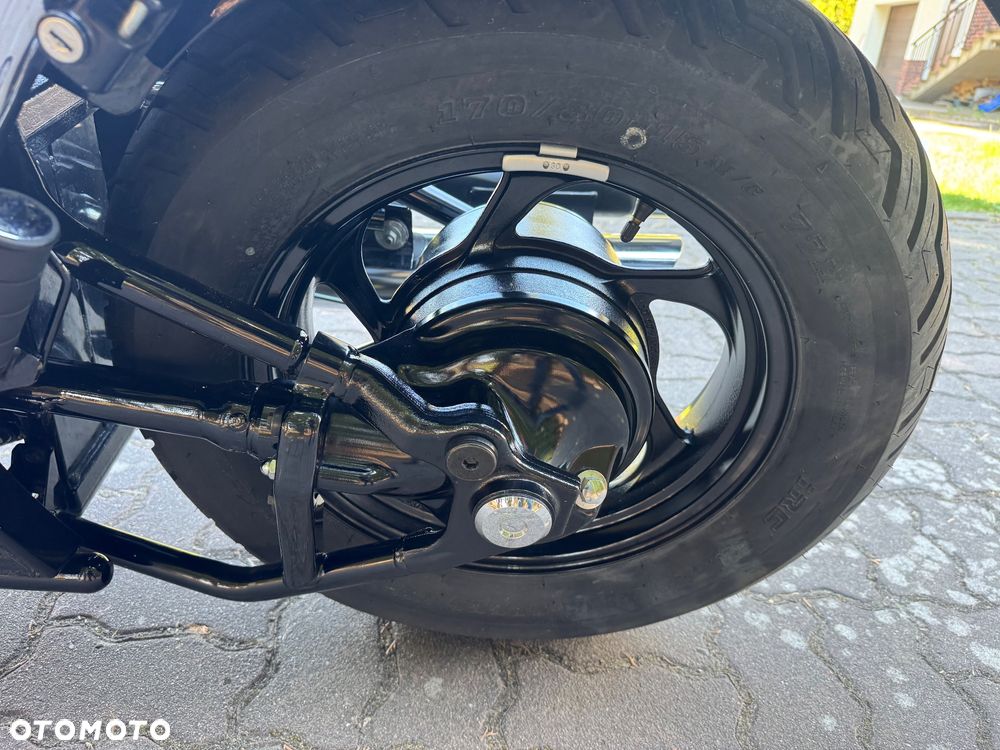 Suzuki Intruder - 14