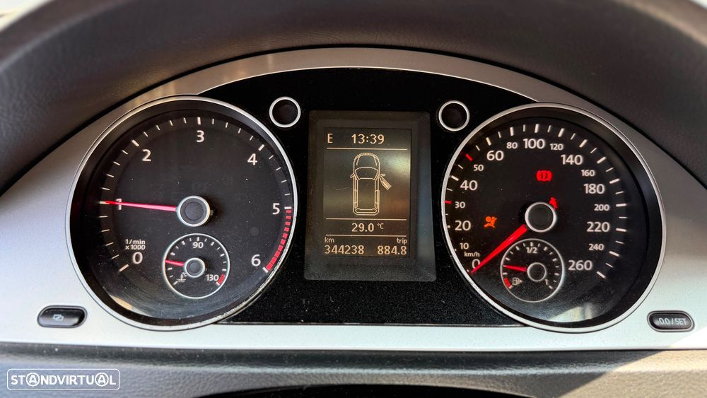 VW Passat 1.6 TDI BlueMotion Highline - 8