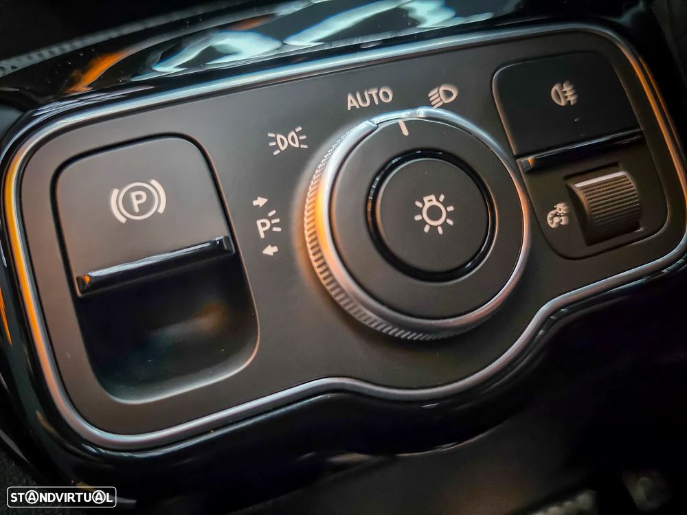 Mercedes-Benz A 180 d 7G-DCT AMG Line - 51