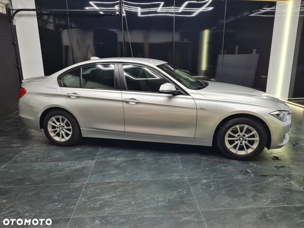 BMW Seria 3 316d Sport Line - 16