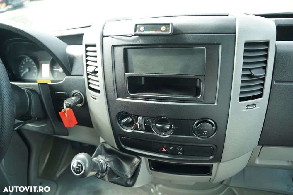 Mercedes-Benz / SPRINTER 310 CDI / CARTER CU 7 LOCURI / MANUALĂ / TABLĂ AUTO / PANEL - 26