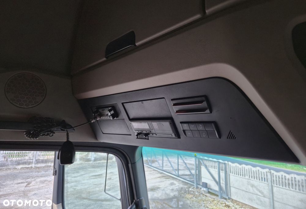 Mercedes-Benz Actros MP4 - 9