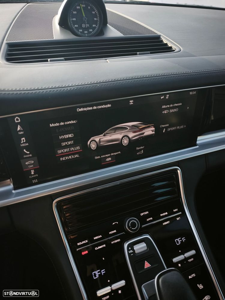 Porsche Panamera 4 E-Hybrid - 24