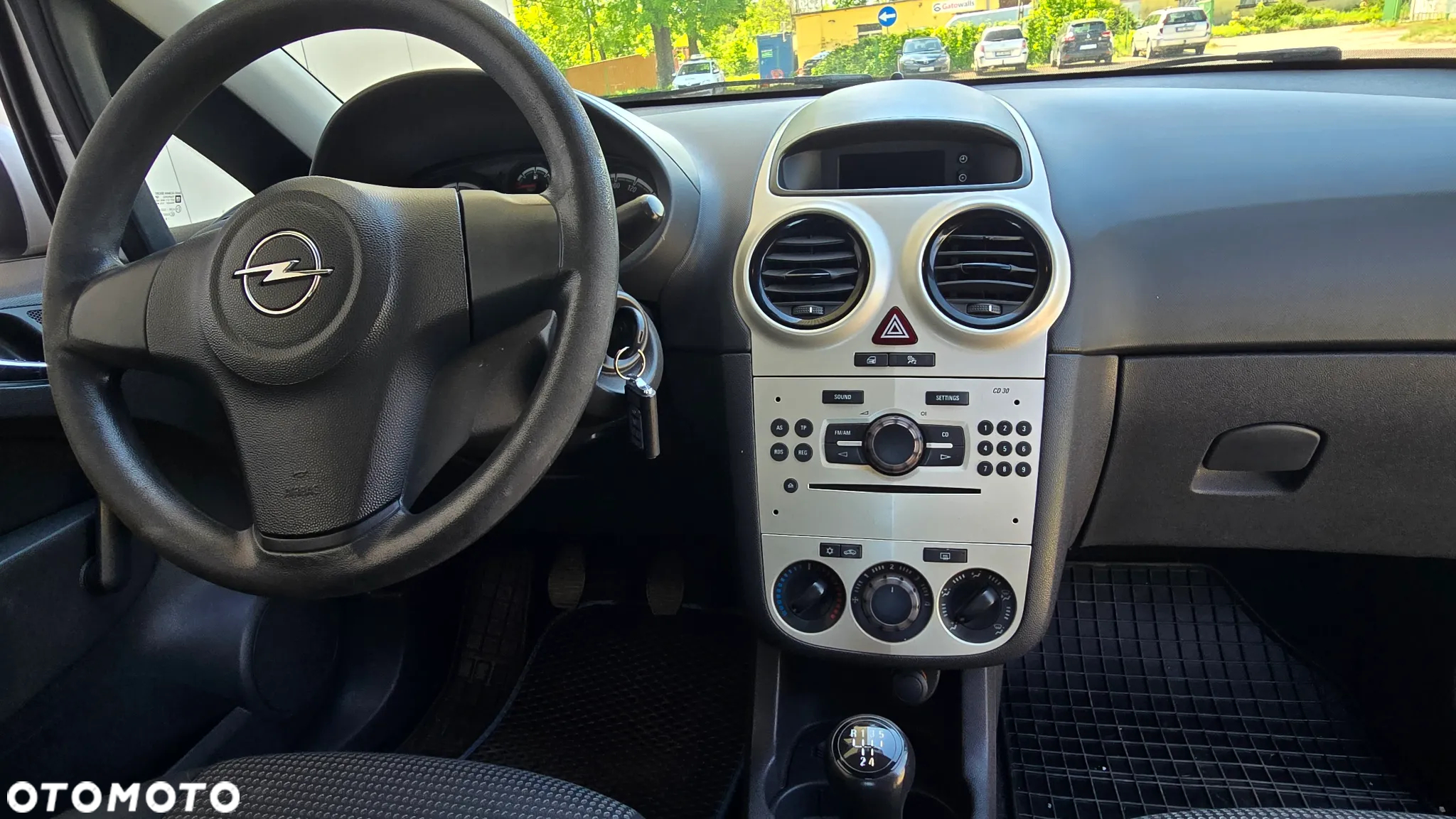 Opel Corsa 1.2 16V Cosmo - 24
