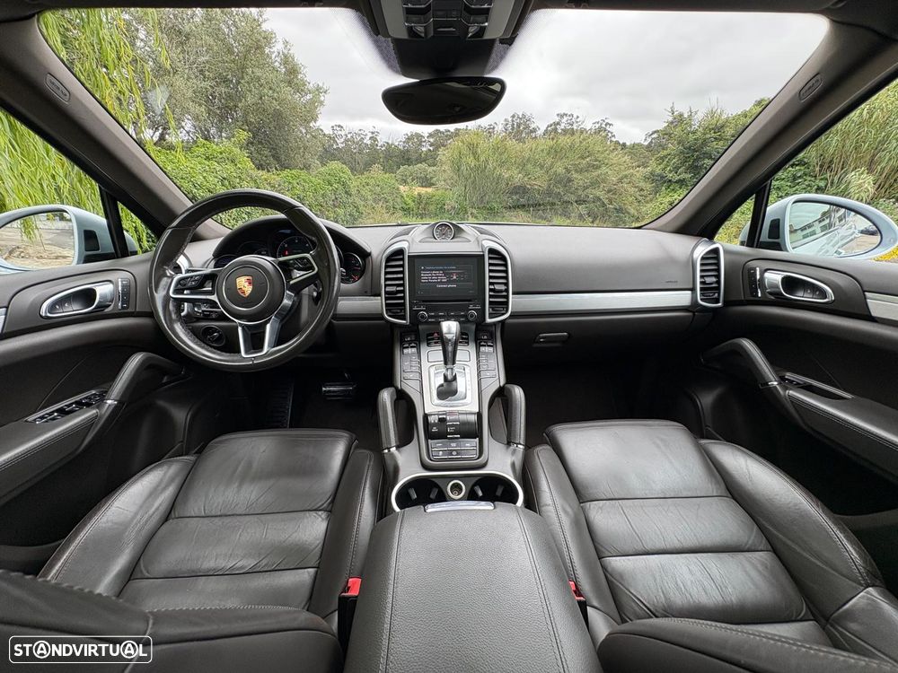 Porsche Cayenne Platinum Edition - 18