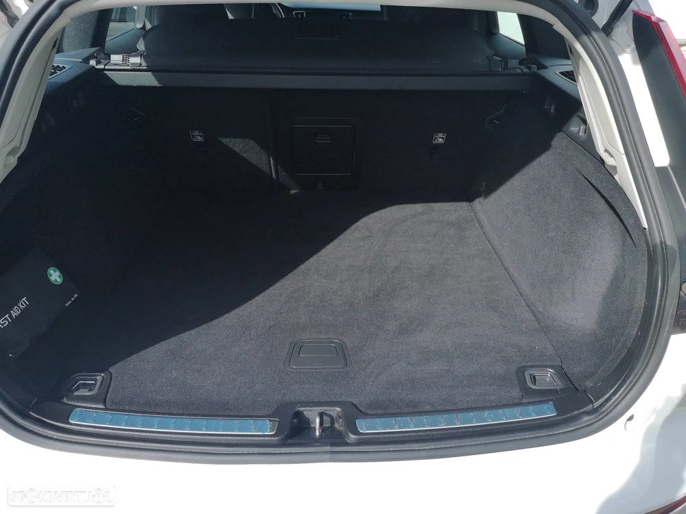 Volvo V60 2.0 D4 R-Design - 11