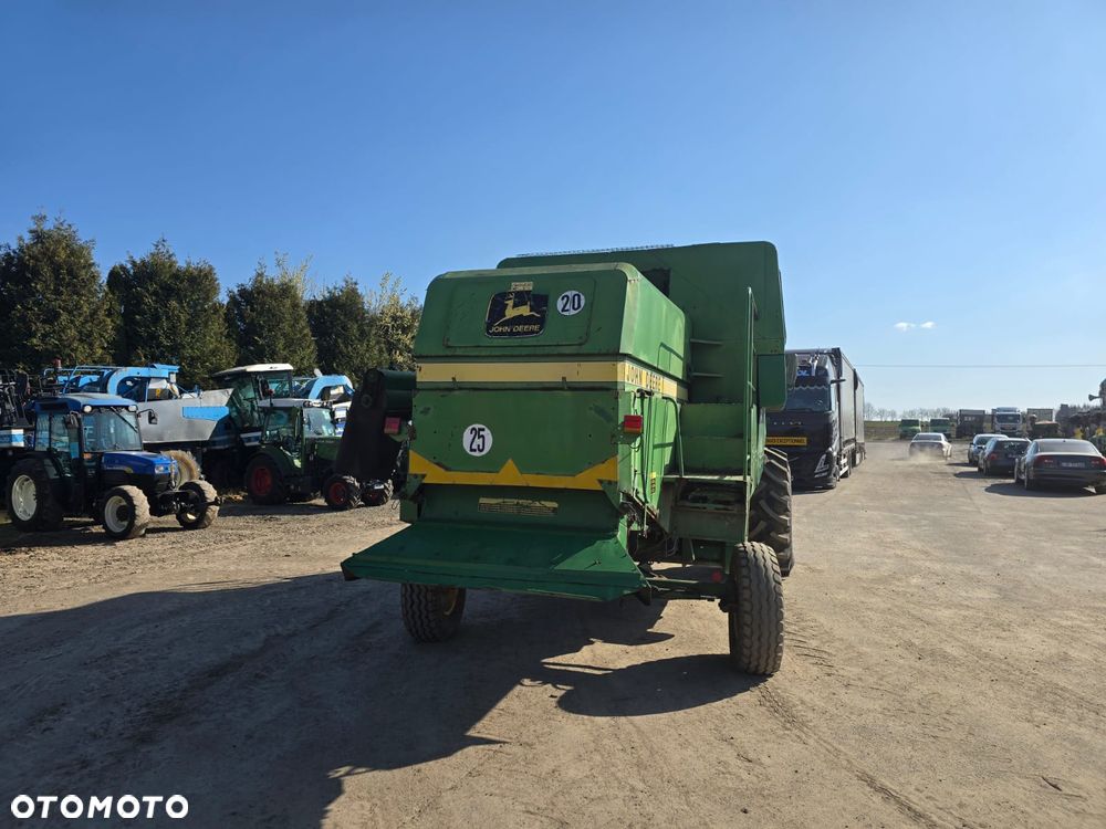 John Deere 1075 - 8