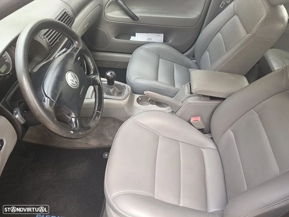 VW Passat Variant 1.6 Confortline - 22