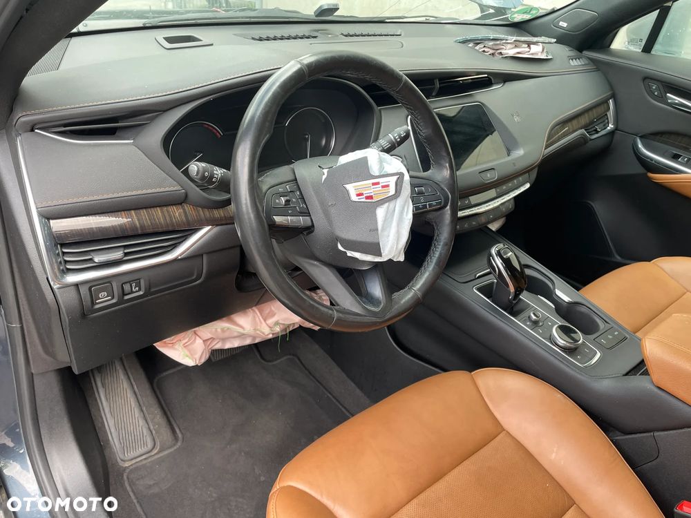 Cadillac XT4 w całości lub na części - 7