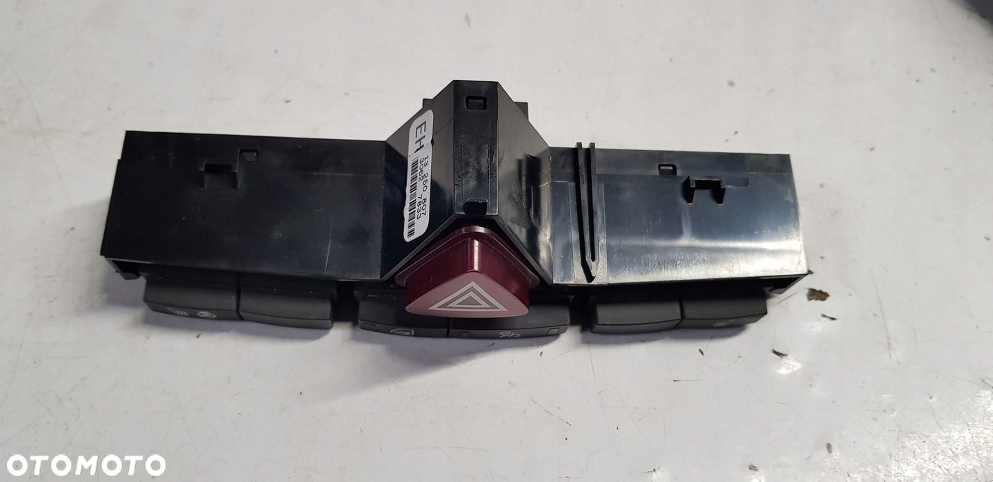 przełącznik grzania awaryjne Opel Corsa D - 1