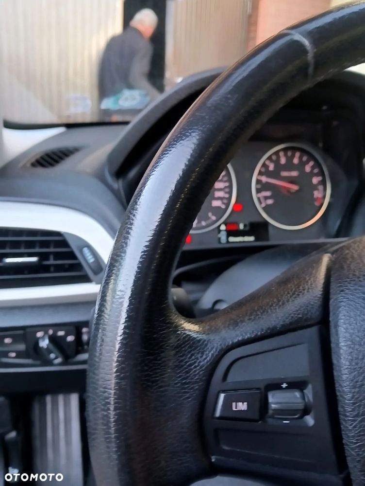 BMW Seria 1 116i - 24