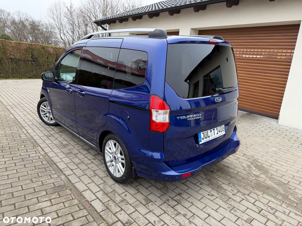 Ford Tourneo Courier - 38
