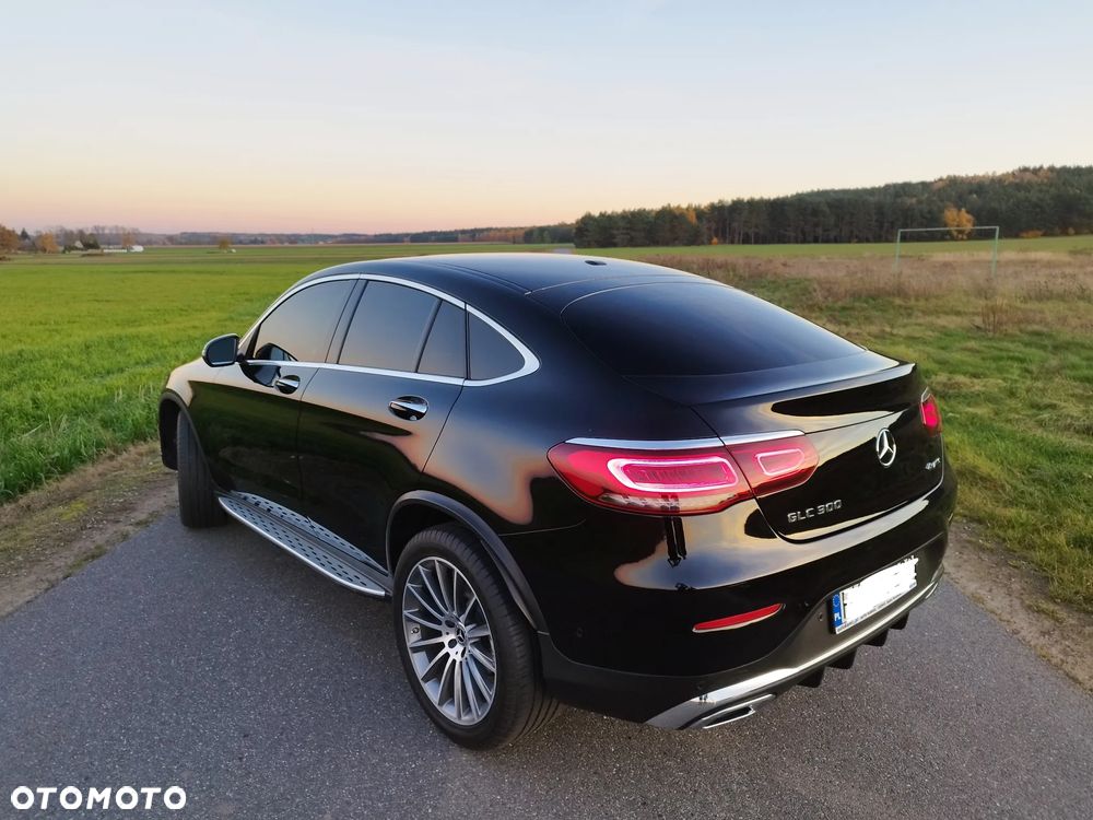 Mercedes-Benz GLC 300 4Matic 9G-TRONIC AMG Line - 2