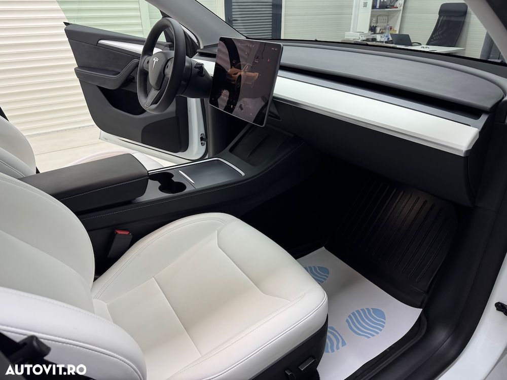 TESLA Model Y 2023 — imagine 64