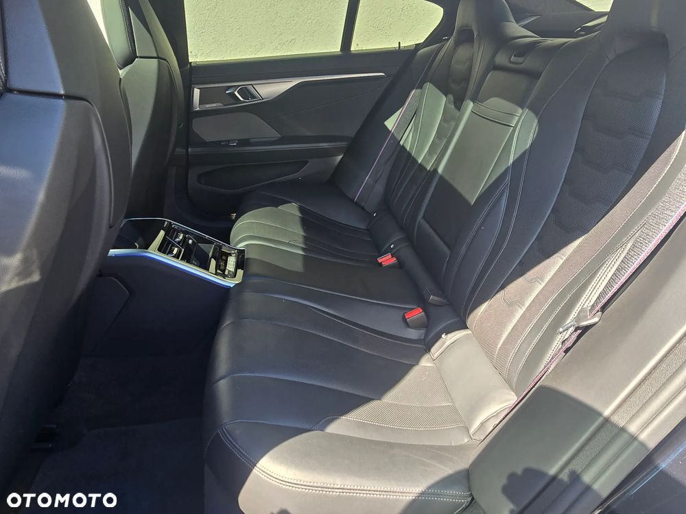 BMW Seria 8 - 10