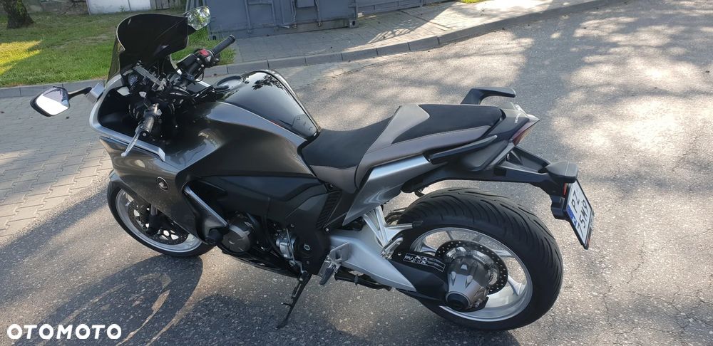 Honda VFR - 11