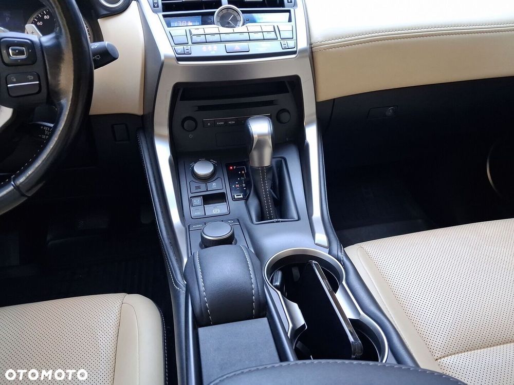 Lexus NX 200t Comfort AWD - 19